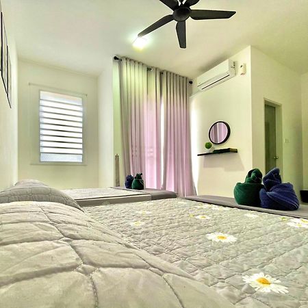 Hanan Homestay Klebang Ipoh With A View Of Mount Korbu, For Musl!M Only!! المظهر الخارجي الصورة