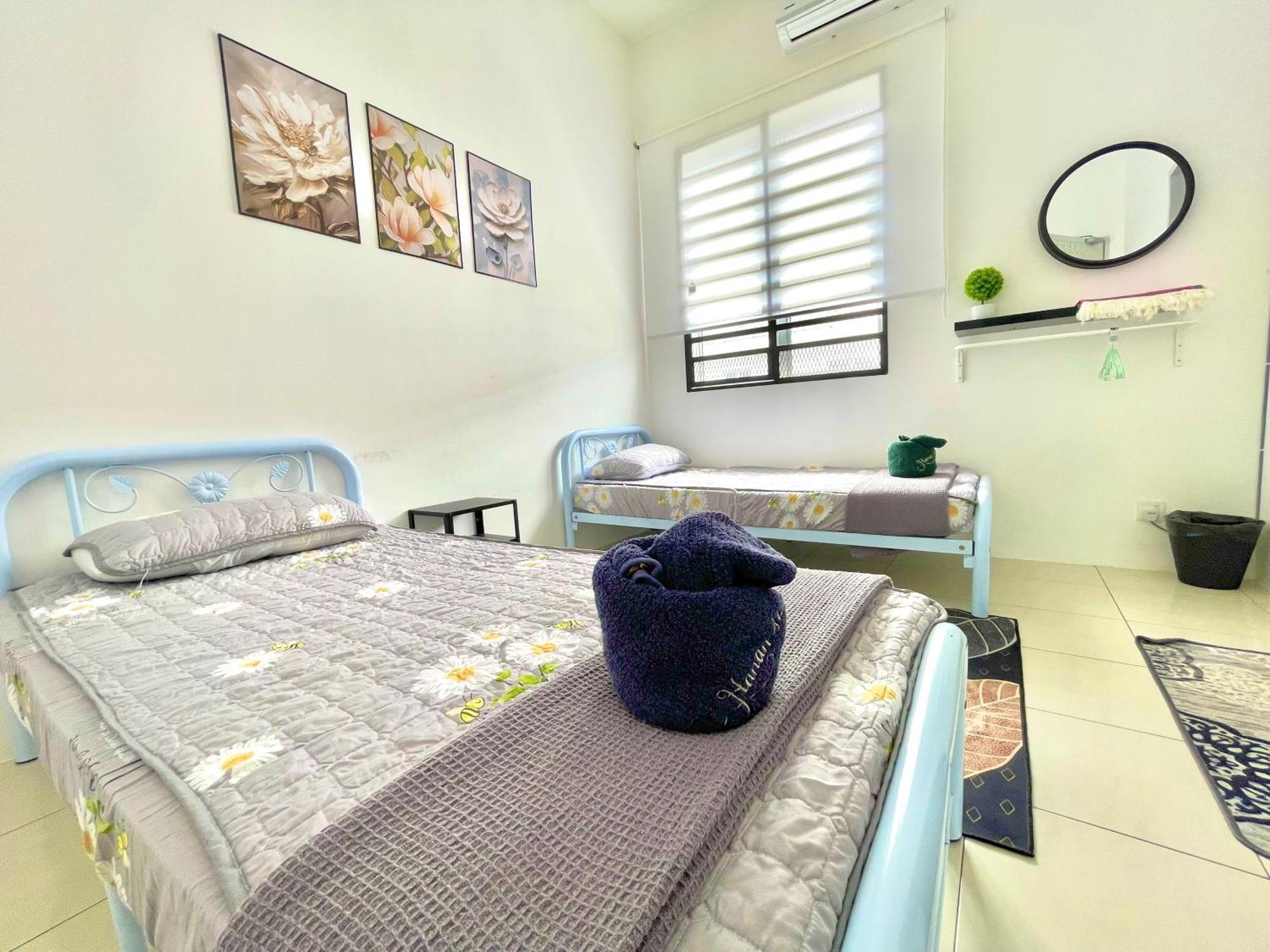 Hanan Homestay Klebang Ipoh With A View Of Mount Korbu, For Musl!M Only!! المظهر الخارجي الصورة
